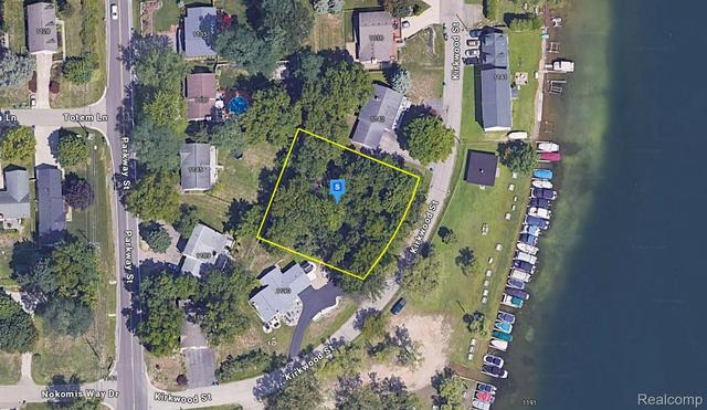 1150 Kirkwood St, Waterford, MI 48328