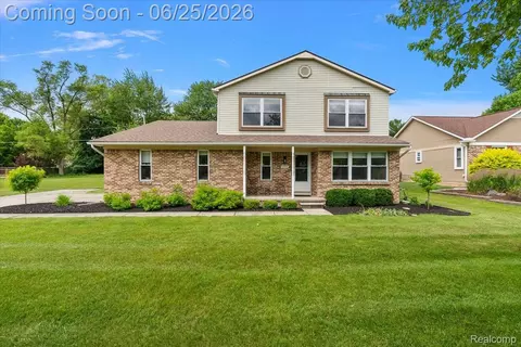 45071 Yorkshire Dr, Novi, MI 48375