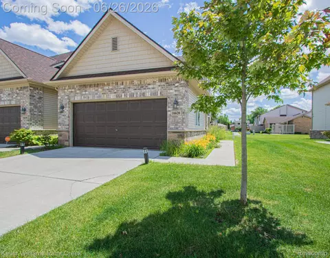 16620 Savor Ln, Clinton Township, MI 48035
