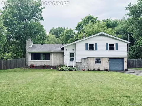3555 Wilson Dr, Fort Gratiot, MI 48059