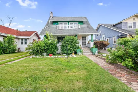 195 Eason St, Highland Park, MI 48203