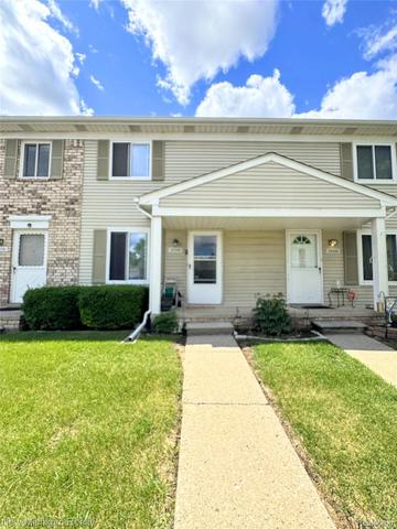 29208 Brittany Dr, Roseville, MI 48066