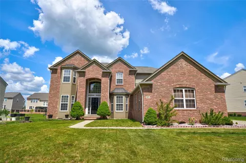6275 Opal Ln, Grand Blanc, MI 48439