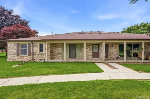 14897 Dover Ct, Shelby Township, MI 48315