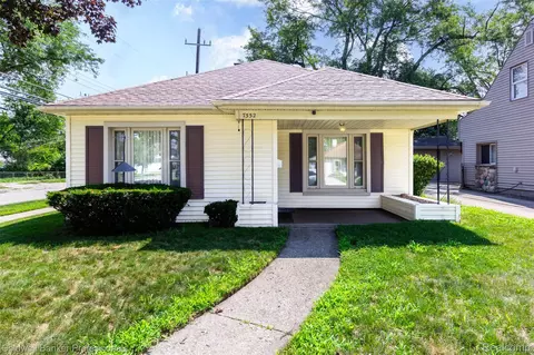 7332 N Vernon St E, Dearborn Heights, MI 48127