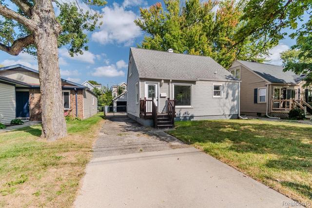 845 E 14 Mile Rd, Birmingham, MI 48009