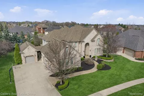 7219 Vista Dr, Shelby Township, MI 48316