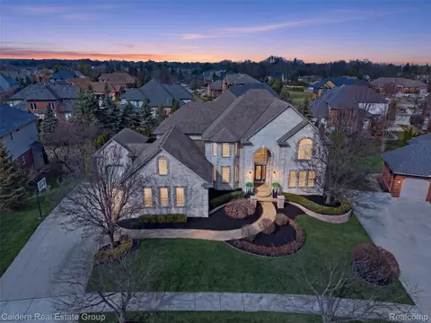 7219 Vista Dr, Shelby Township, MI 48316