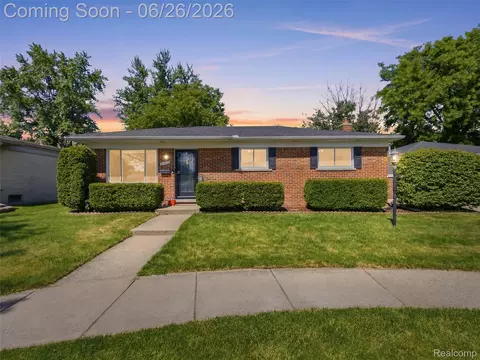 40963 Flagstaff Dr, Sterling Heights, MI 48313