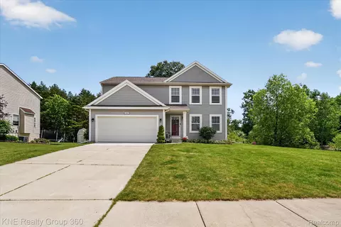 7067 Glenmeadow Ct, Grand Blanc, MI 48439