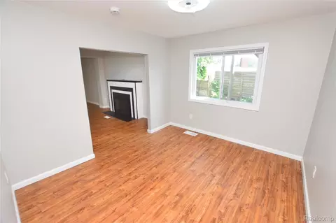 Living - 4047 Mitchell Dr, Flint, MI 48506 photo 3 of 3