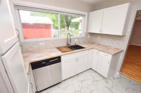 Kitchen - 4047 Mitchell Dr, Flint, MI 48506 photo 1 of 2