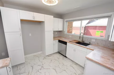 Kitchen - 4047 Mitchell Dr, Flint, MI 48506 photo 2 of 2