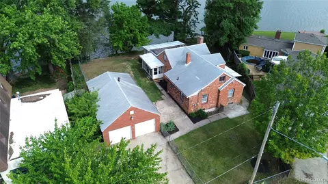 4047 Mitchell Dr, Flint, MI 48506