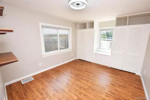Bedroom - 4047 Mitchell Dr, Flint, MI 48506 photo 1 of 4
