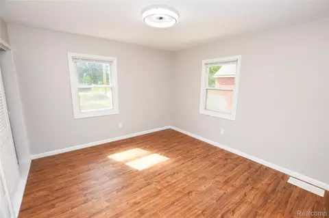 Bedroom - 4047 Mitchell Dr, Flint, MI 48506 photo 2 of 4