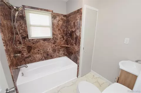 Bath - 4047 Mitchell Dr, Flint, MI 48506 photo 1 of 1