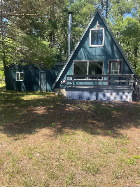 6822 Arapahoe Trl, Hayes, MI 49735