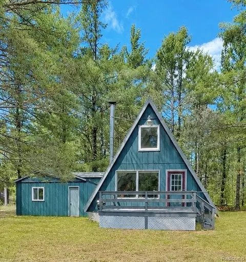 6822 Arapahoe Trl, Hayes, MI 49735