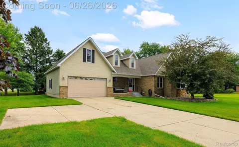 18570 Hollie Dr, Macomb, MI 48044