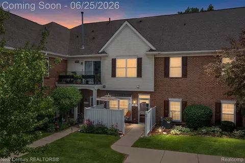 618 Belmonte Dr #A, Waterford, MI 48328