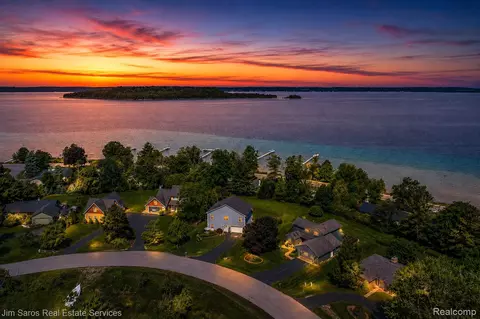 1457 Braemar Dr, Peninsula, MI 49686