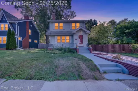 30 Dakota St, Pontiac, MI 48341