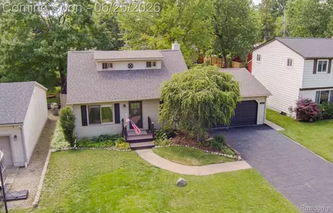 4741 Meadowbrook Ave, Independence, MI 48348
