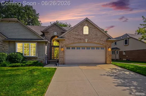 30268 Berghway Trl, Warren, MI 48092
