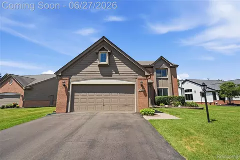 17223 Lake View Cir, Northville, MI 48168