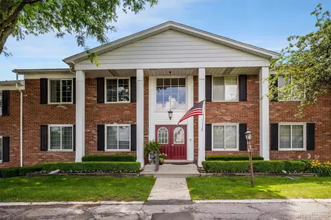 2426 Mulberry Sq #55, Bloomfield Hills, MI 48302
