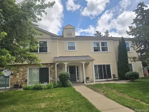 833 Bloomfield Village Blvd #C, Auburn Hills, MI 48326