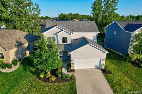 320 Hidden Riv E, Holly, MI 48442