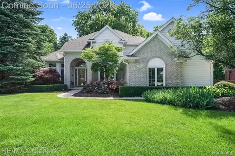 7439 Millwood, West Bloomfield, MI 48322