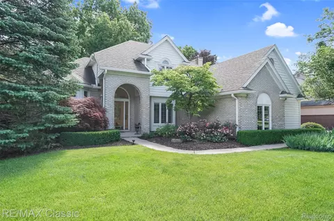 7439 Millwood, West Bloomfield, MI 48322
