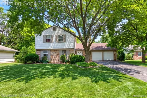 4672 Argyle Dr, Troy, MI 48085