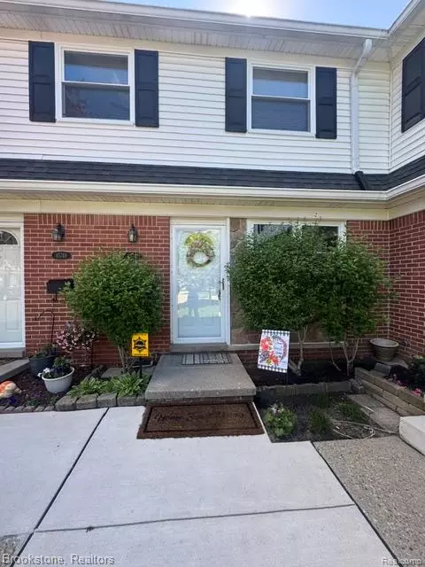 45746 Kensington, Utica, MI 48317