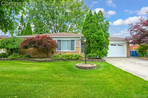 13818 Collins Dr, Warren, MI 48088