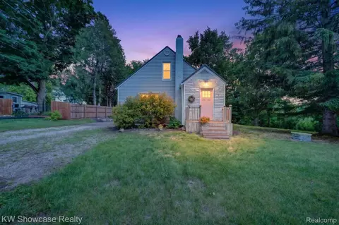 407 Broadway, Springfield, MI 48350