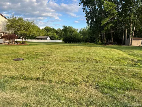 16689 Carter, Woodhaven, MI 48183