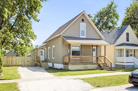 1126 Miller St, Port Huron, MI 48060
