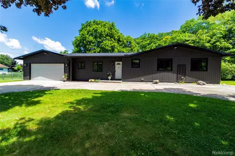 1138 Baldwin Rd, Lapeer, MI 48446