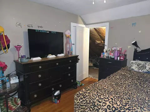 Bedroom - 802 Marquette St, Flint, MI 48504 photo 2 of 4