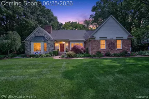 11073 Sandy Creek Dr, Green Oak, MI 48178