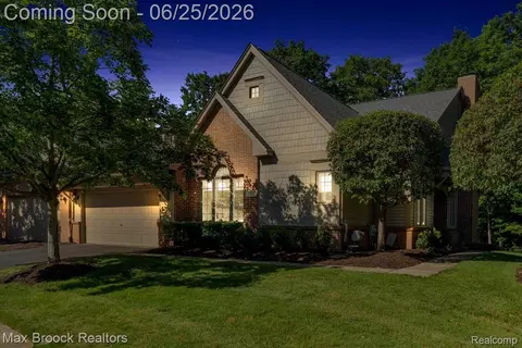 7330 Crackling Creek Cir #4, West Bloomfield, MI 48322