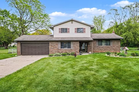 1148 Carter Dr, Flint, MI 48532