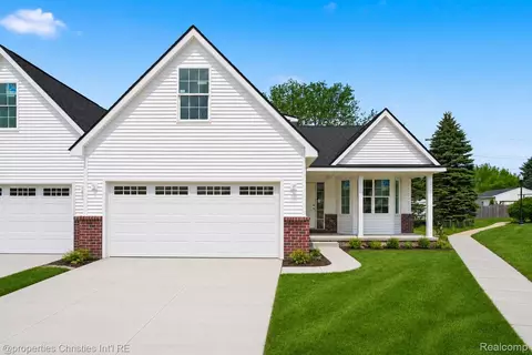 824 Nelsons Ridge Dr, Howell, MI 48843