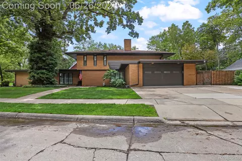 1427 Vinsetta Blvd, Royal Oak, MI 48067