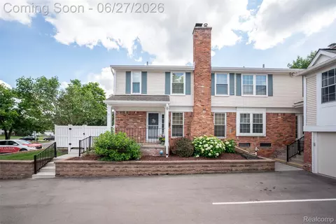 42174 Roscommon St, Northville, MI 48167