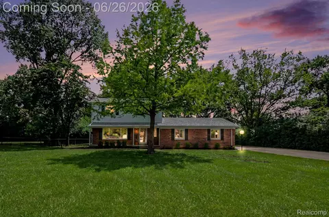 24474 Springbrook Dr, Farmington Hills, MI 48336
